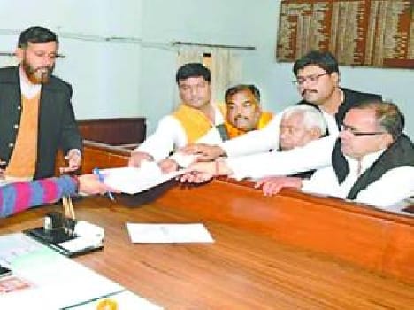 SP candidate Hiralal Yadav file nomination paper